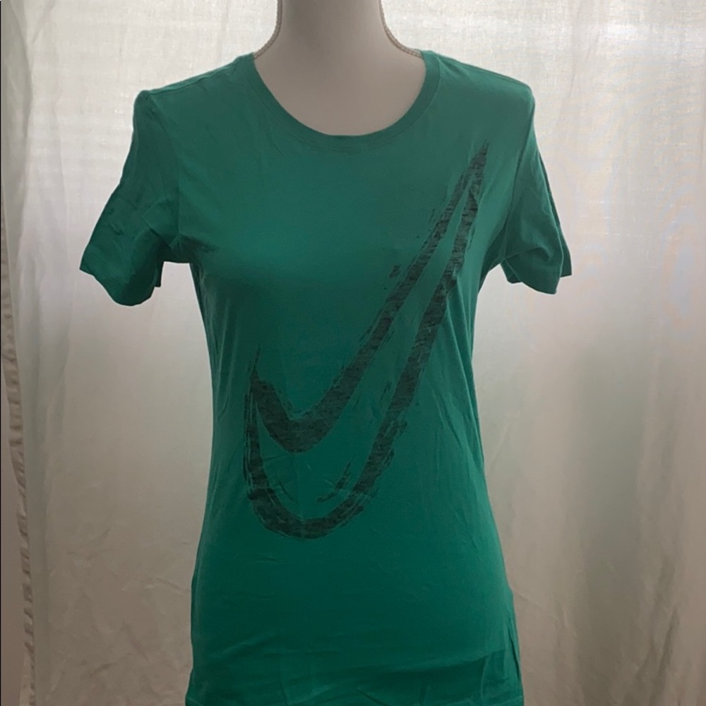 New with tags Nike slim fit tee Medium